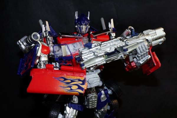 Transformers Asia APS 01 Striker Optimus Prime In Hand Images  (12 of 19)